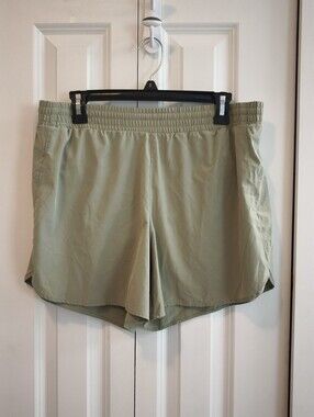 Columbia Women's Lined Light Olive Athletic Running/ Hiking Shorts